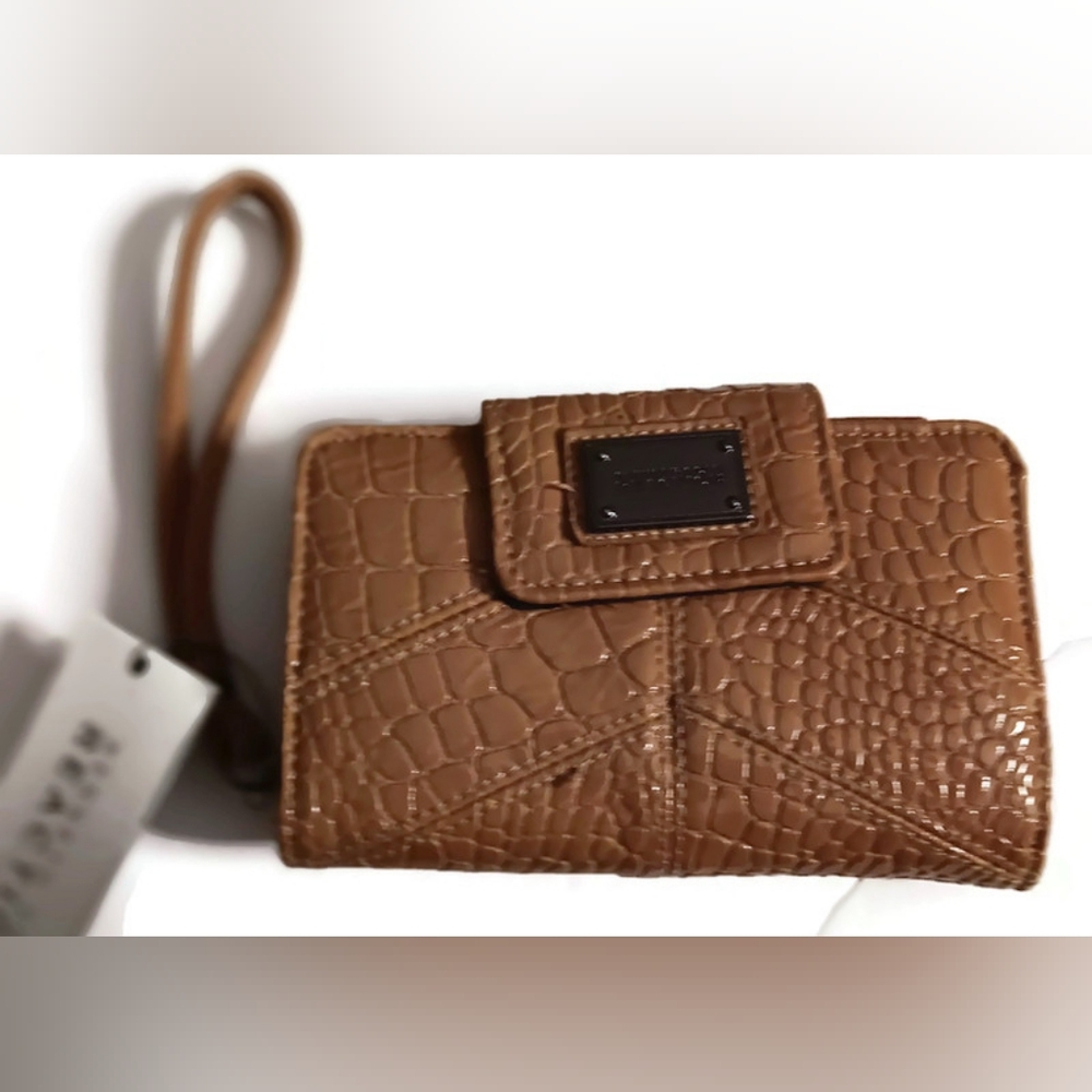 KENNETH COLE REACTION CROCO ZIPAROUND WRISTLET LEATHER WALLET TAN NWT